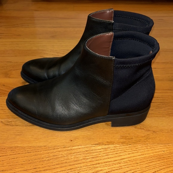 BCBG MAXAZRIA short black boots - Picture 4 of 7